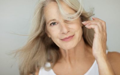 Problemas de cabello en la menopausia: Cómo cuidar tu melena