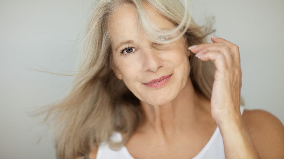 Problemas de cabello en la menopausia: Cómo cuidar tu melena